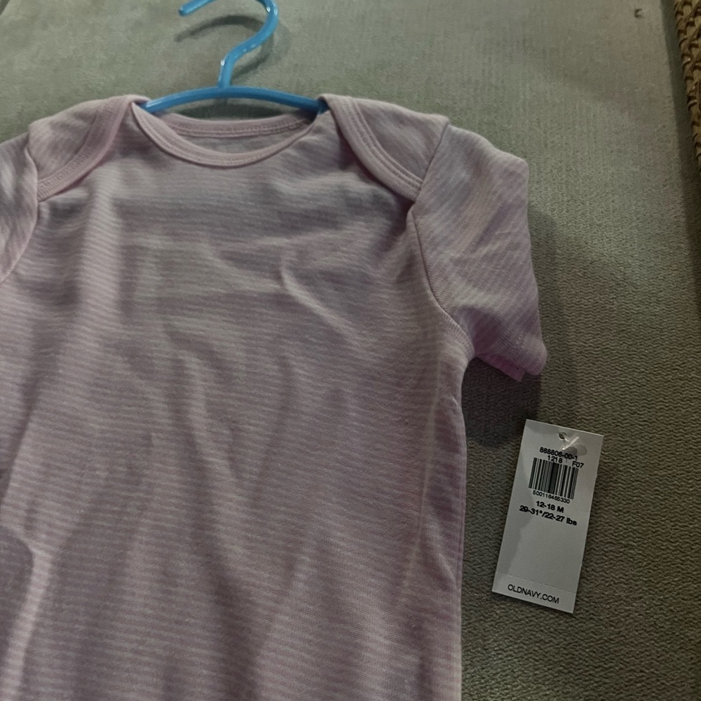 Old Navy 4 piece onesie set bundle - Picture 4 of 8
